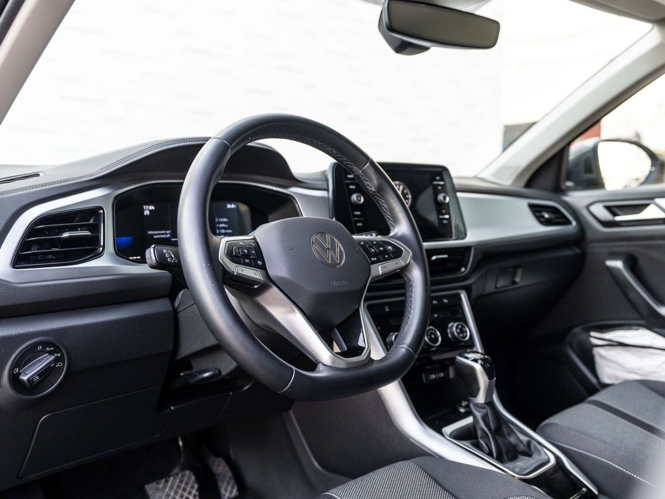 فولكس واجن T ROC Life 1.4L