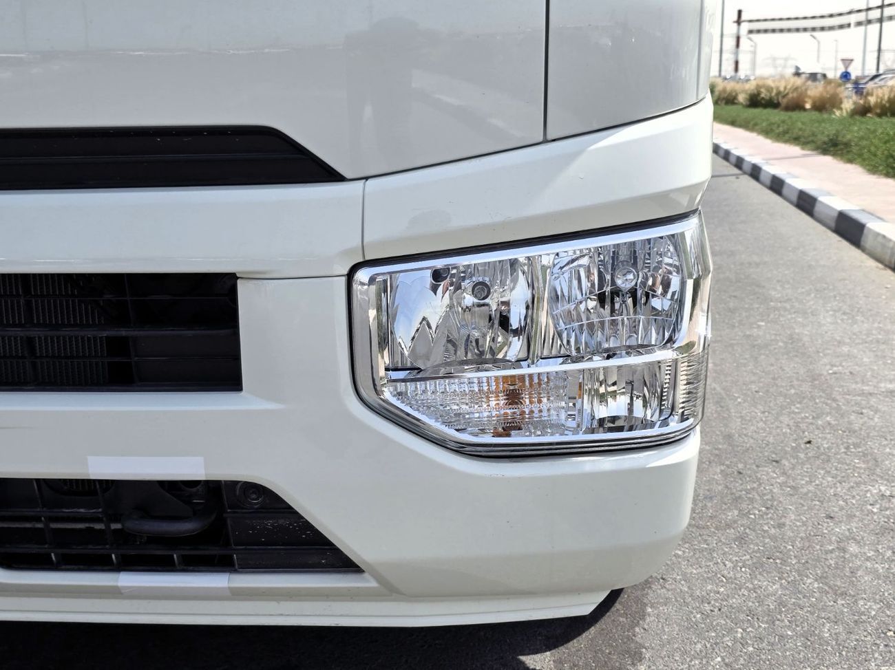 Toyota Coaster TOYOTA COASTER PETROL 2.7 MT - AUTO DOOR - 23 SEATER - 2025 MODEL - WHITE -