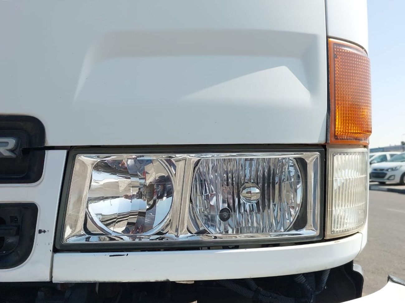 ميتسوبيشي فايتر MITSUBISHI FIGHTER WATER TANKER TRUCK RHD 2001 MODEL 8.2 L DIESEL MANUAL(PM50931)