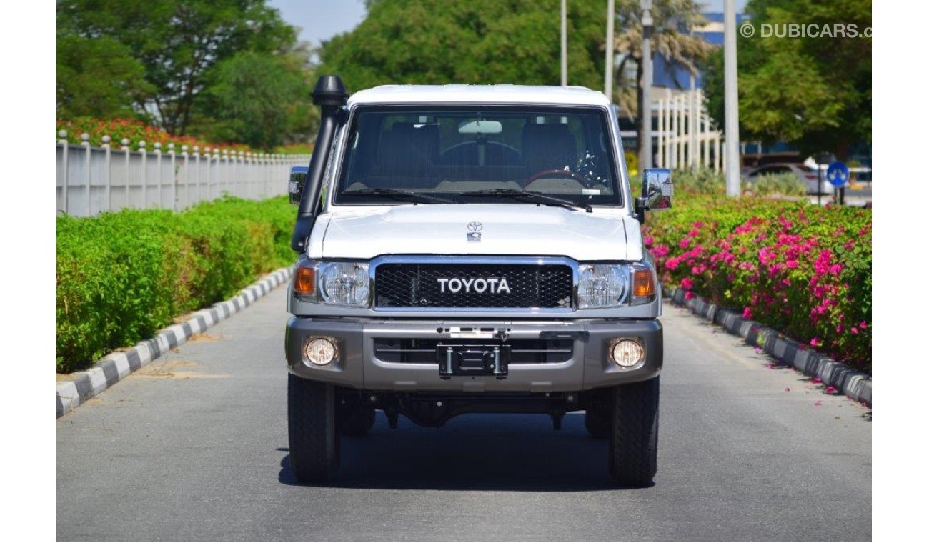 تويوتا لاند كروزر بيك آب Double Cabin V6 4.0L Petrol MT with Diff.Lock and Winch