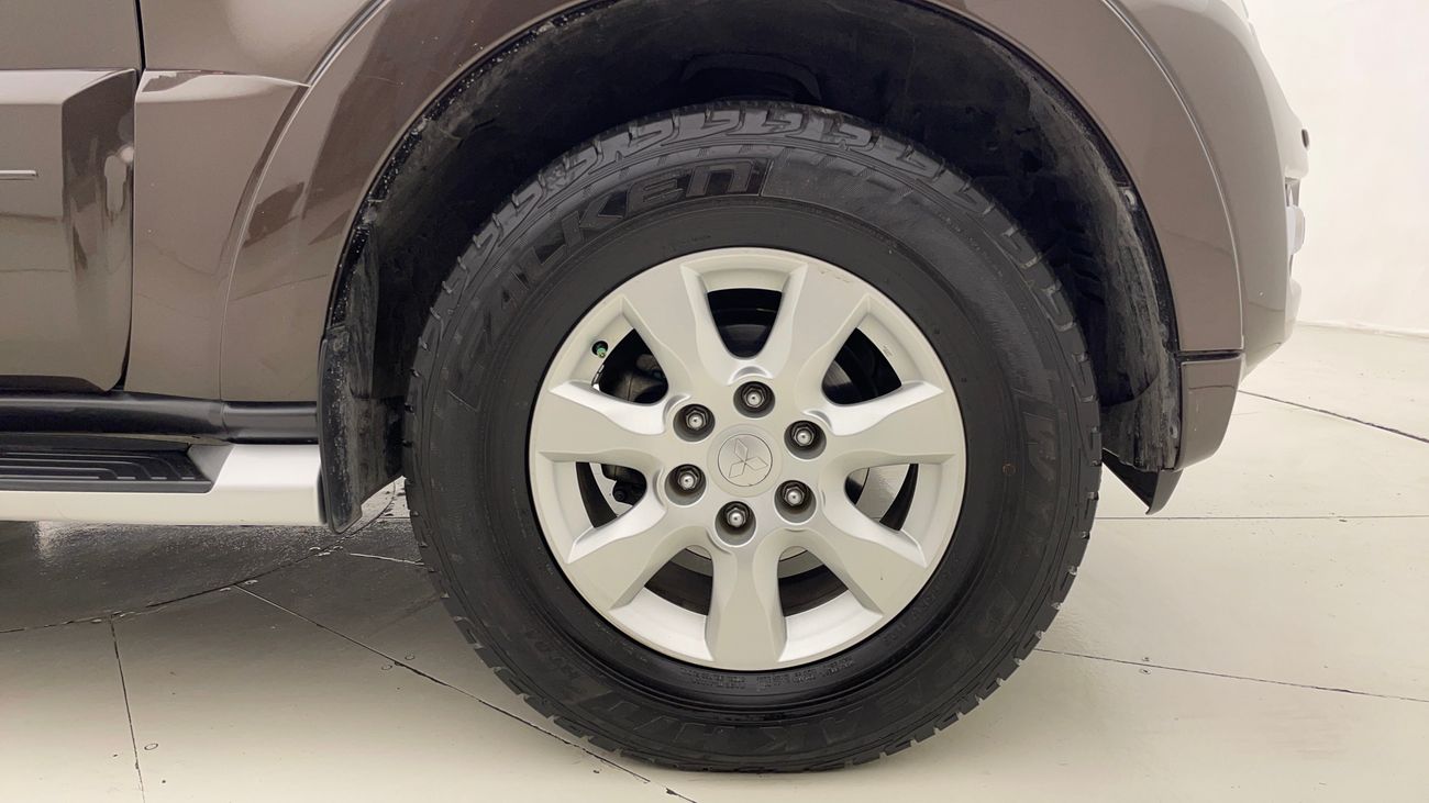 Mitsubishi Pajero 2017 GLS MIDLINE SWB | AED 1142/Month | 0 DP | 30 Day Return | Warranty | Service History