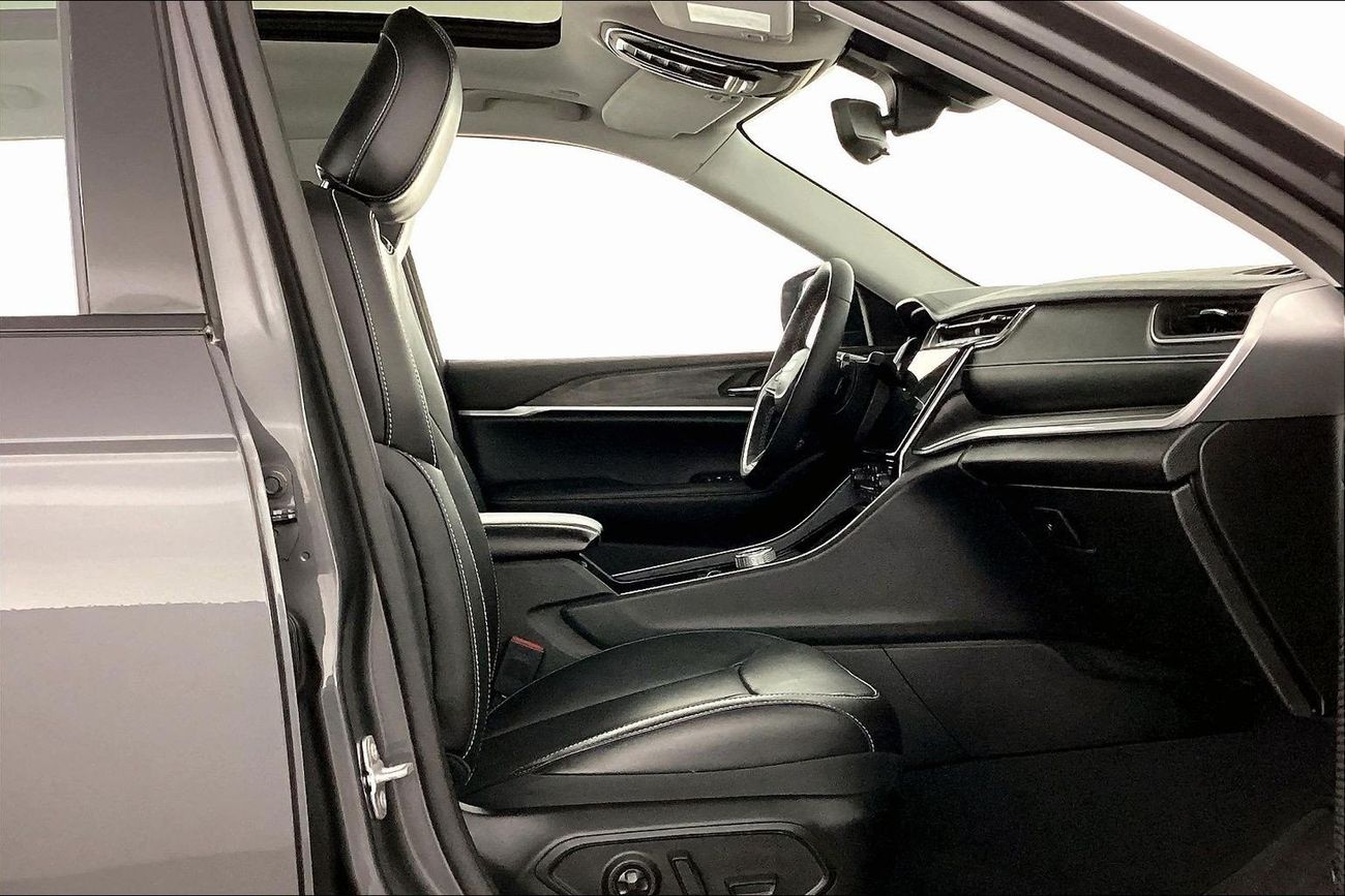 جيب شيروكي Limited | National Day Celebration | شامل الضمان | 0 ﺪﻔﻋﺓ ﺃﻮﻟﻯ