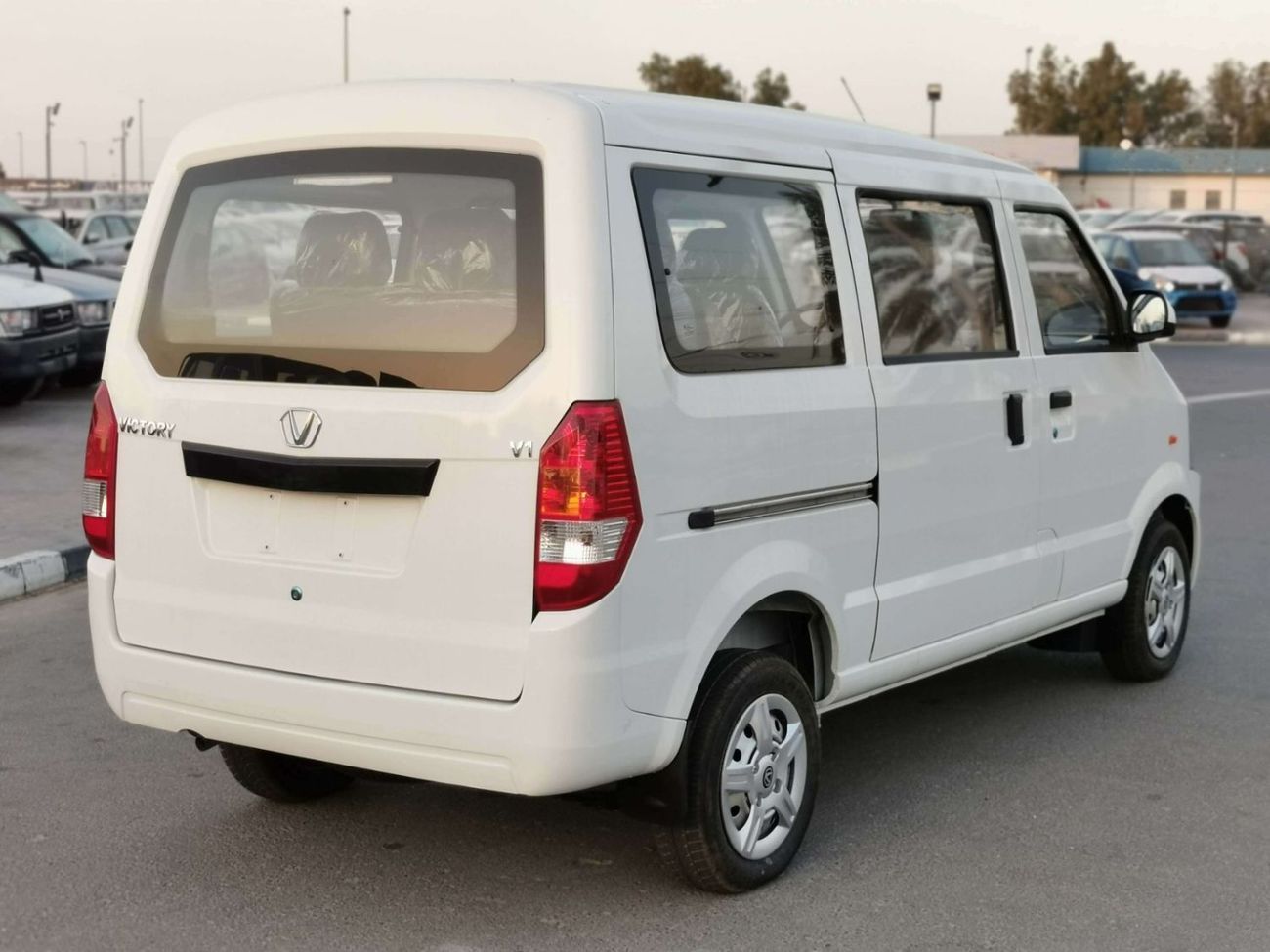 فيكتوري V2 STANDARD MINI BUS/ 7 SEATER, M/T, WITH AIRBAGS & ABS