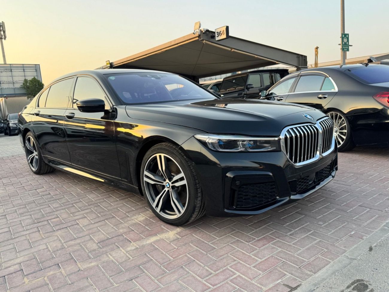 بي أم دبليو 750Li Luxury M Sport Package 4.4L
