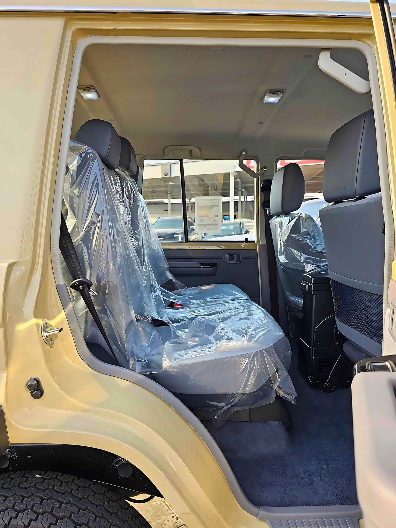 تويوتا لاند كروزر 70 4.0L PETROL V6, WOOD,STEERING / WINCH SNORKEL,HIGH OPTION (CODE# 68030)