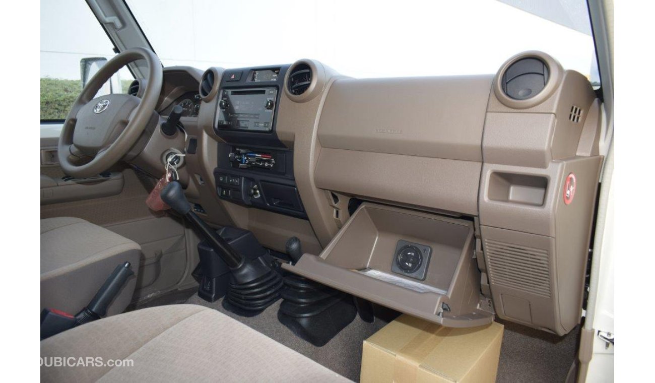 تويوتا لاند كروزر Land Cruiser 76 Hardtop V8 4.5L Diesel 5 Seat wagon