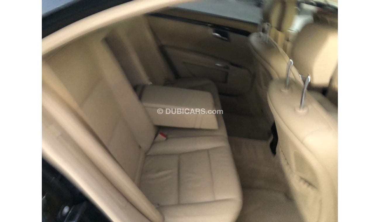 مرسيدس بنز S 550 موديل 2010 حاله ممتازه من الداخل والخارج فل مواصفات كراسي جلد ومثبت سرعه وتحكم كهربي كامل ونظام صوت