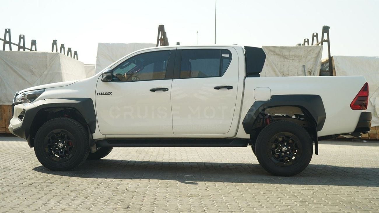 تويوتا هيلوكس Automatic . Diesel . Four Wheel Drive . 5 Seats . 4 Doors - White