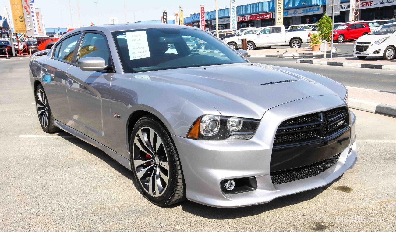 Dodge Charger SRT8 HEMI 6.4L