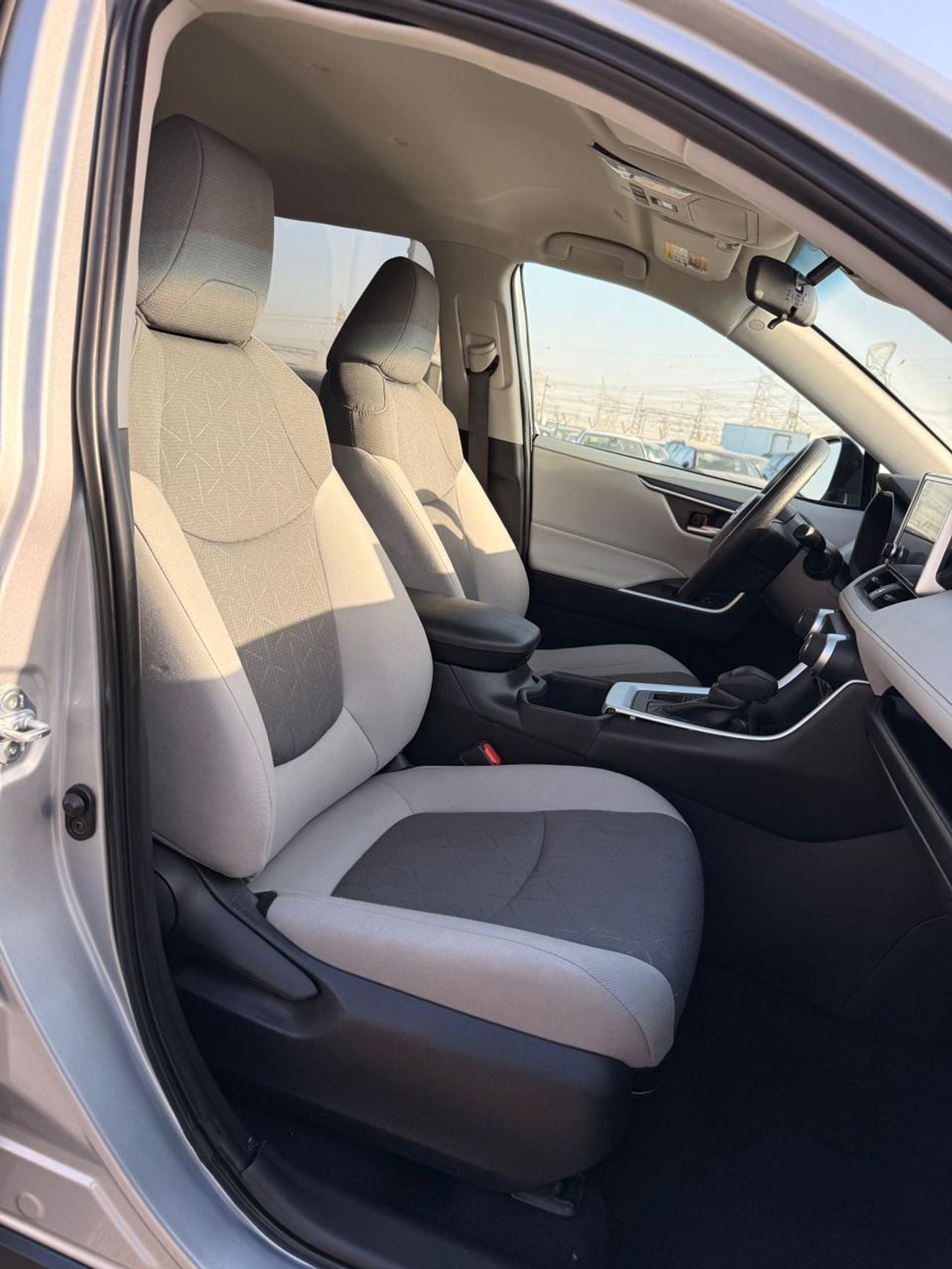 تويوتا راف ٤ XLE 4X4 Full option 2025