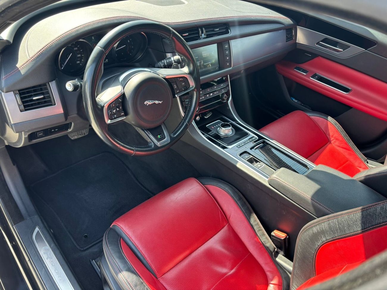 Jaguar XF R-Sport 2.0L Sedan