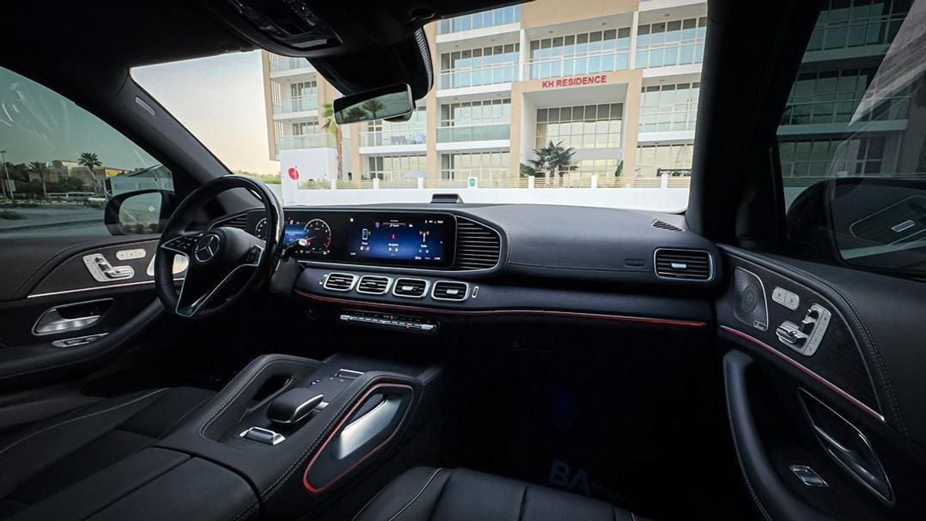 مرسيدس بنز GLS 580 Premium + 4.0L (489 HP)