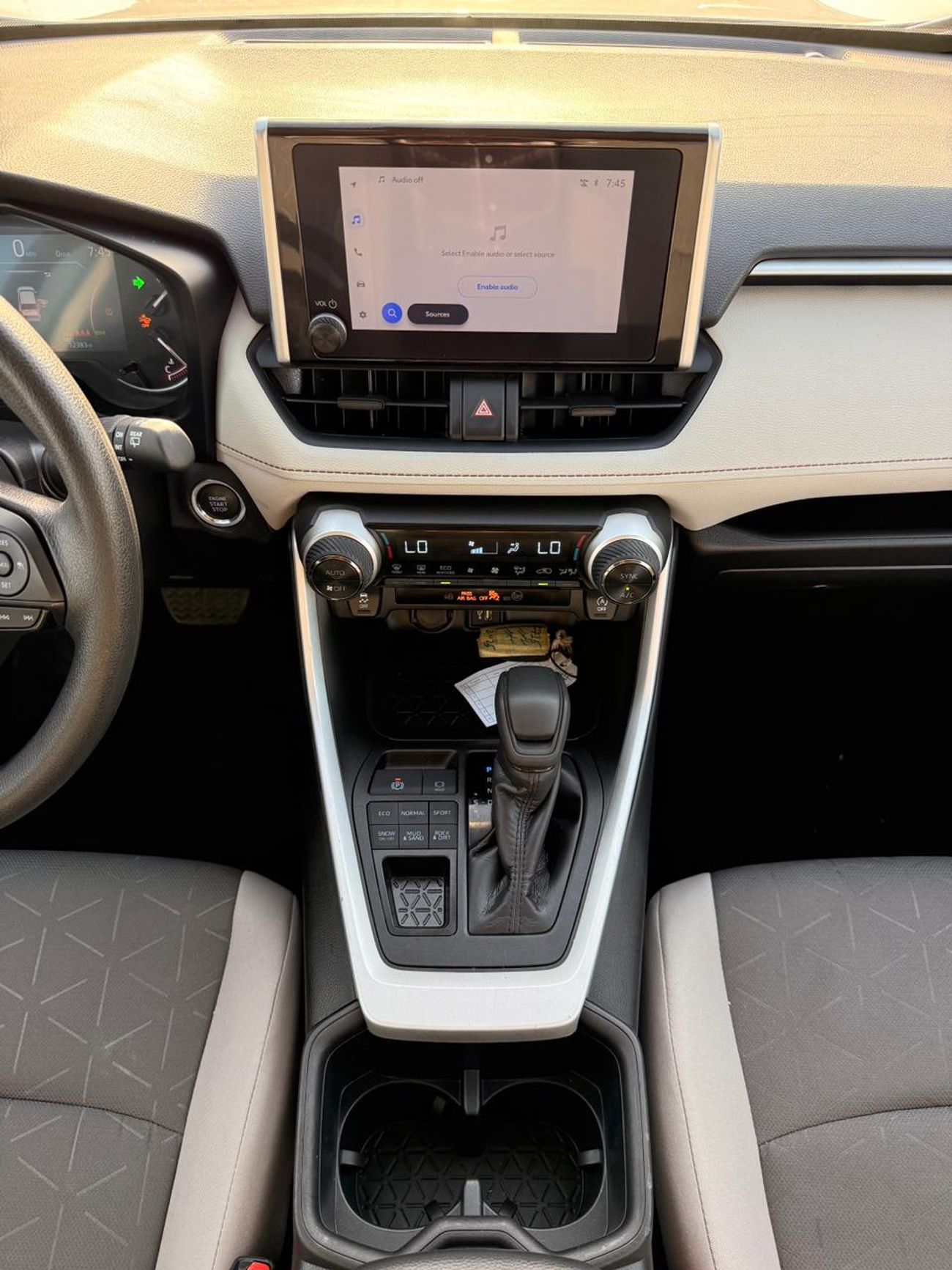 تويوتا راف ٤ XLE 4X4 Full option 2025