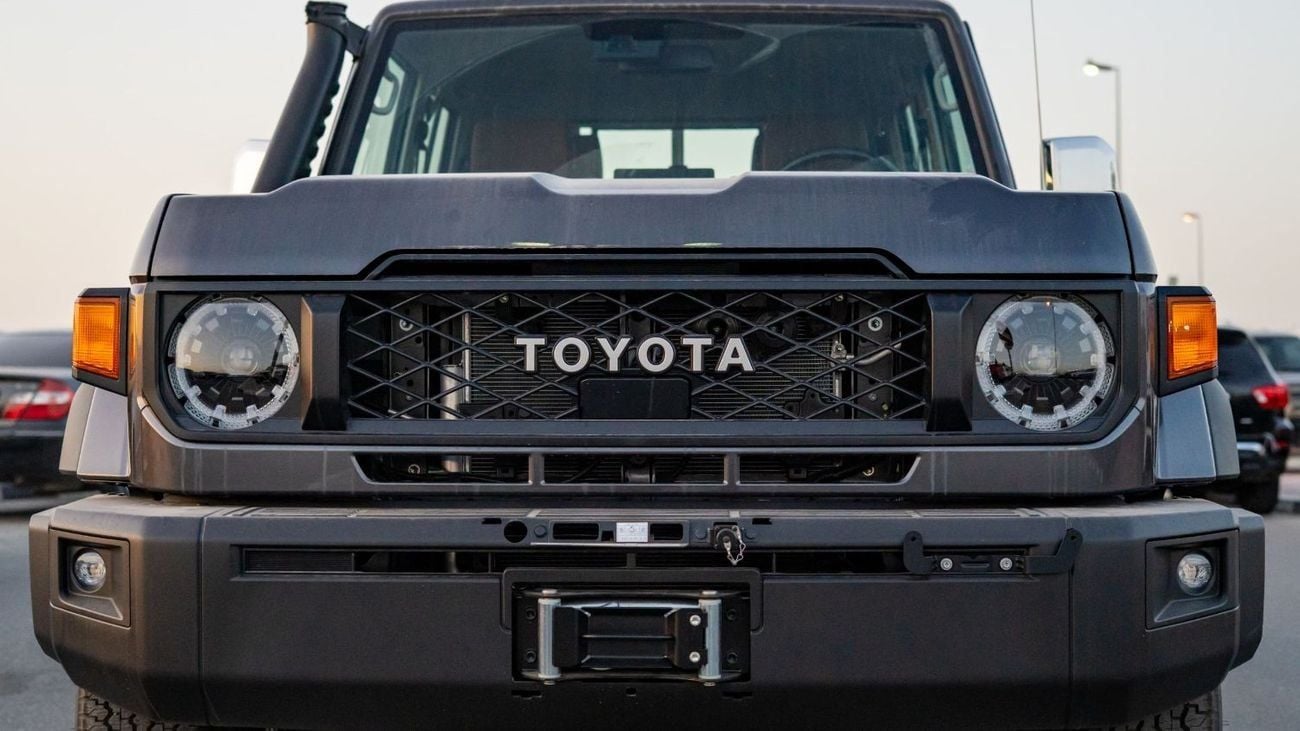 Toyota Land Cruiser Pick Up 79 DC V6 4.0L Petrol Z1 A/T 2025YM