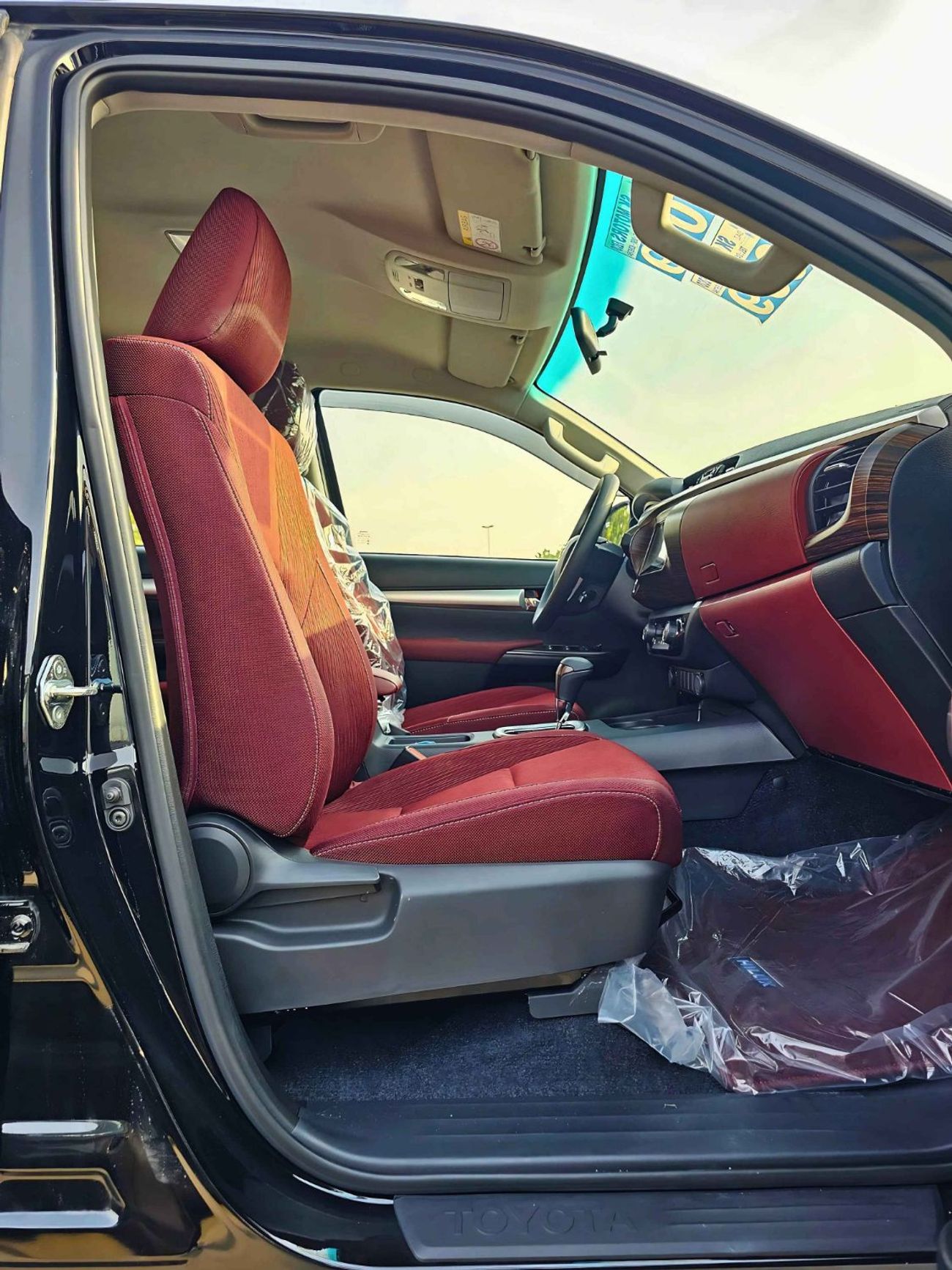 Toyota Hilux SR5 WIDE BODY/ CHROME BUMPERS/ DOUBLE CABIN/ FULL OPTION /PETROL AT 2.7L V4 4WD/CODE#HPAAWY