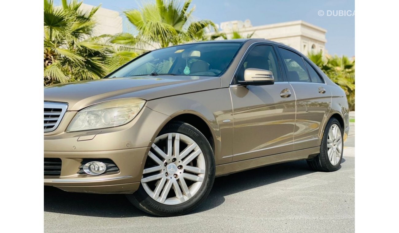 Mercedes-Benz C200 Mercedes - BENZ C200 KOMPRESSOR || GCC || Very Well Maintained