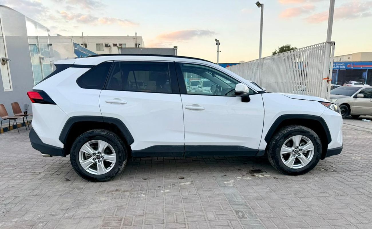 Toyota RAV4 XLE 2.5L 2021 Rav4 XLE AWD + 4x4 + ( low miles 19751 only ) Push Start + Sunroof + 2.5L Full option