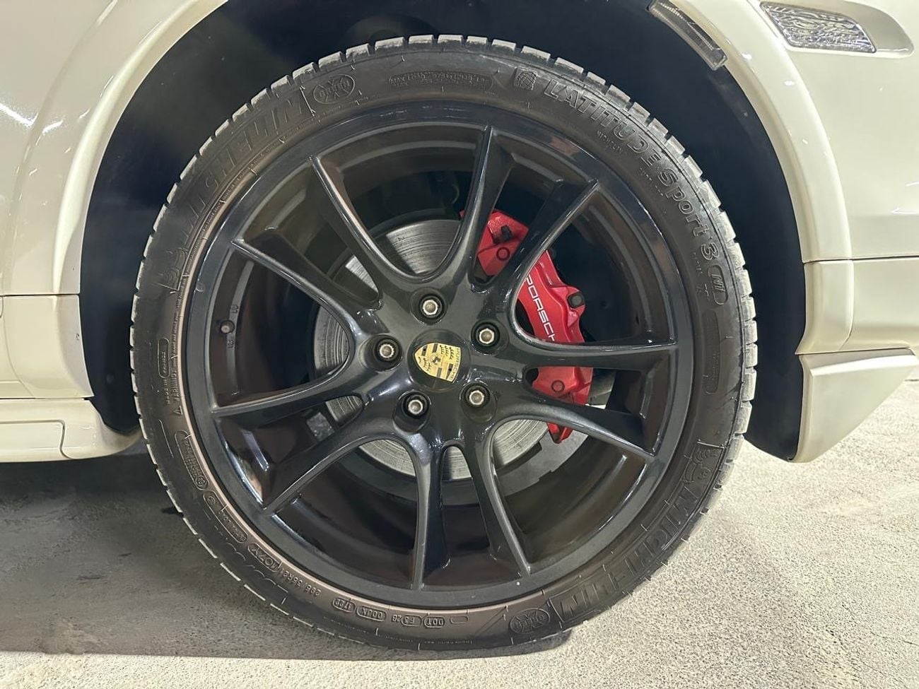 Porsche Cayenne PORSCHE CAYENNE GTS 2008 | SUNROOF | TWO KEYS | VERY LOW MILEAGE!