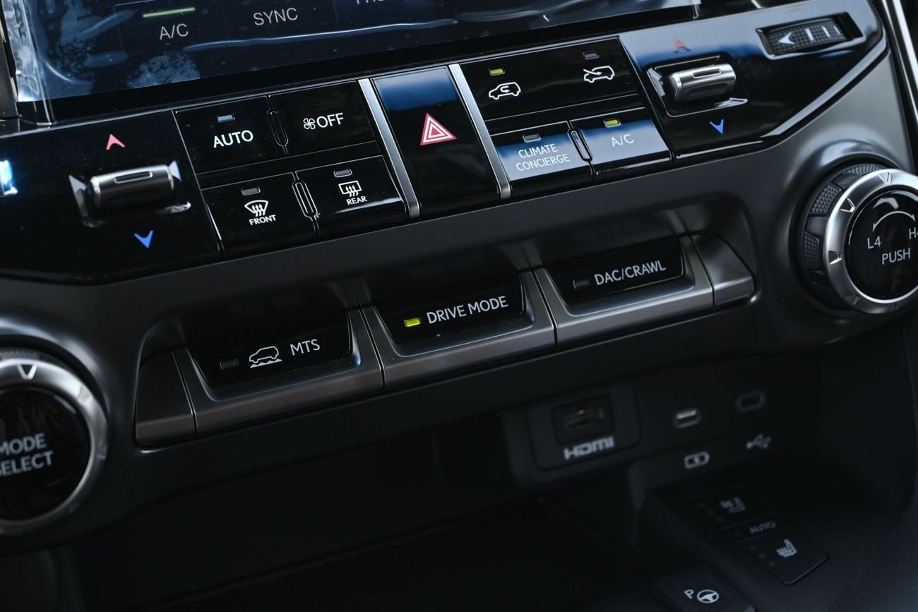 لكزس LX 700h Lexus LX700h Signature 3.5L Twin-Turbo + Hybrid V6, Model 2025, Color Green inside Red