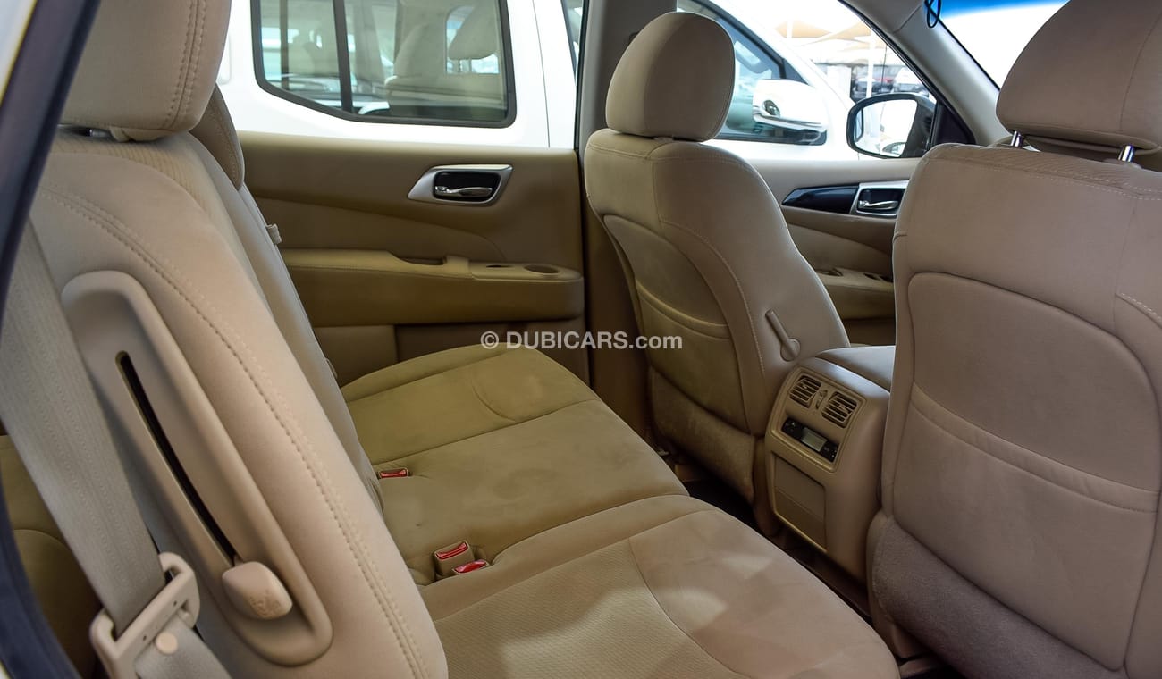 نيسان باثفايندر 2015 خليجي بحالة ممتازة بدون صبغ بدون حوادث