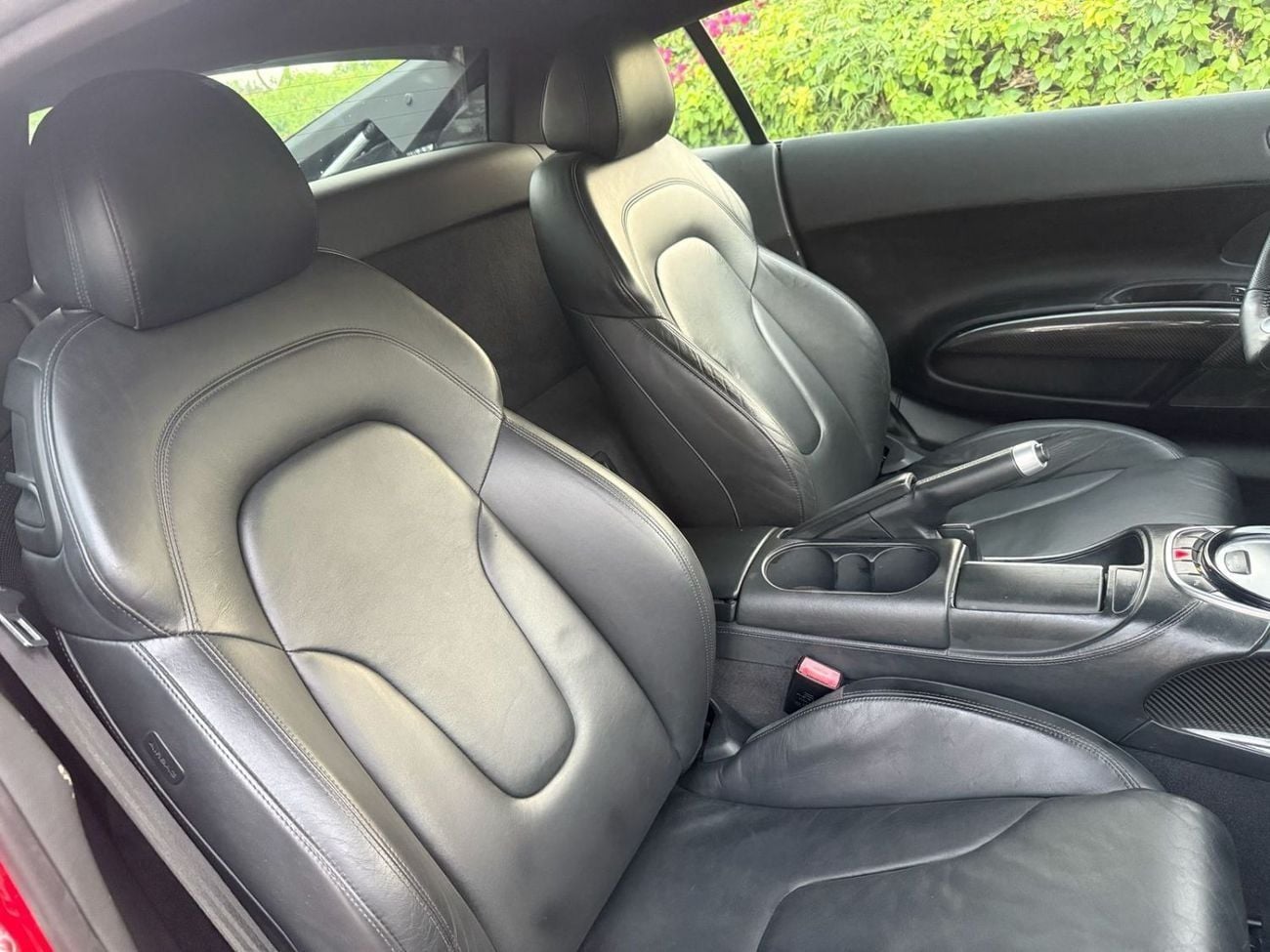 أودي R8 FSI Audi R8 V8 FSI 2015 GCC Specs - Pristine Condition Full Service History in perfect condition