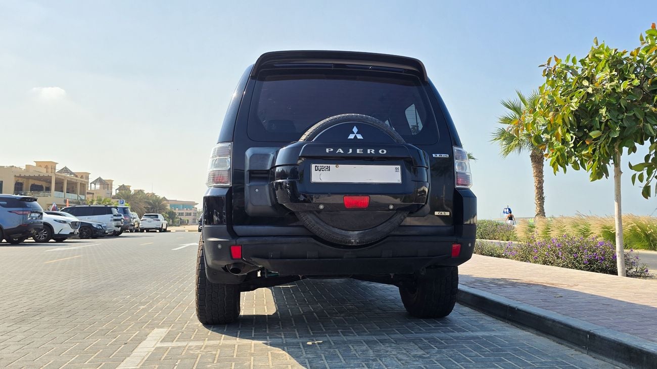 Mitsubishi Pajero GLS Mid 3.8L (243 HP)
