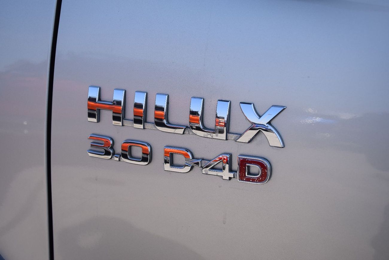 تويوتا هيلوكس 4X4 Diesel 3.0L (Right Hand)