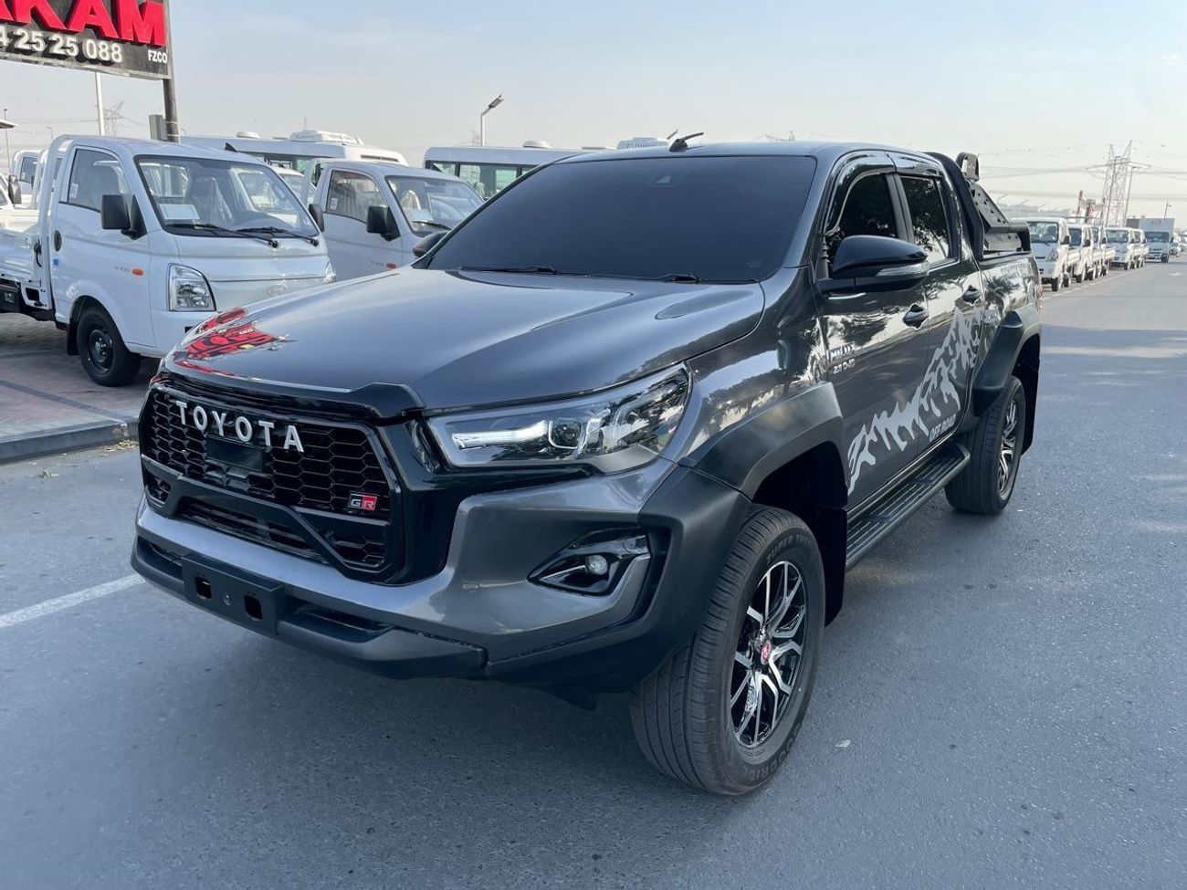 تويوتا هيلوكس diesel 2.8 liter automatic right hand drive leather seats with back camera