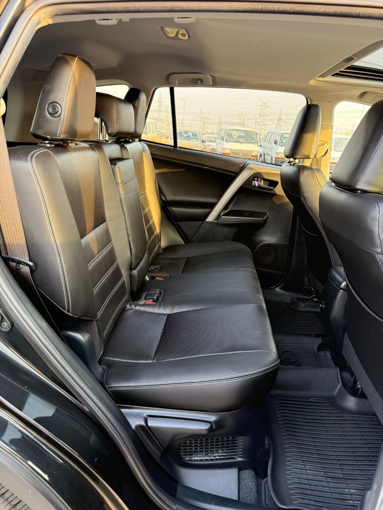 تويوتا راف ٤ XLE 2.5L