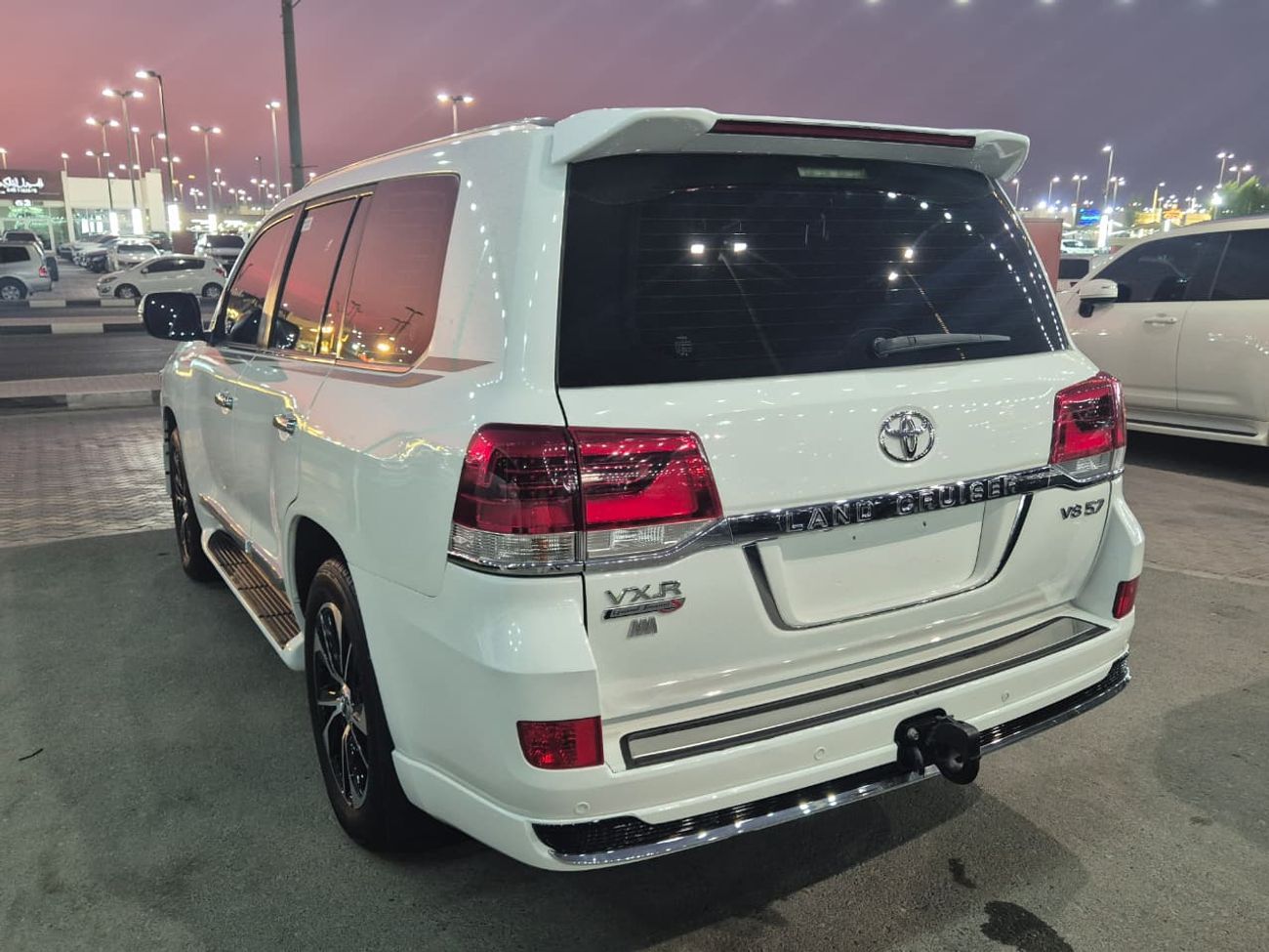 Toyota Land Cruiser VXR 5.7L 4WD TOYOTA LAND CRUISER GRAND TOURING 2020