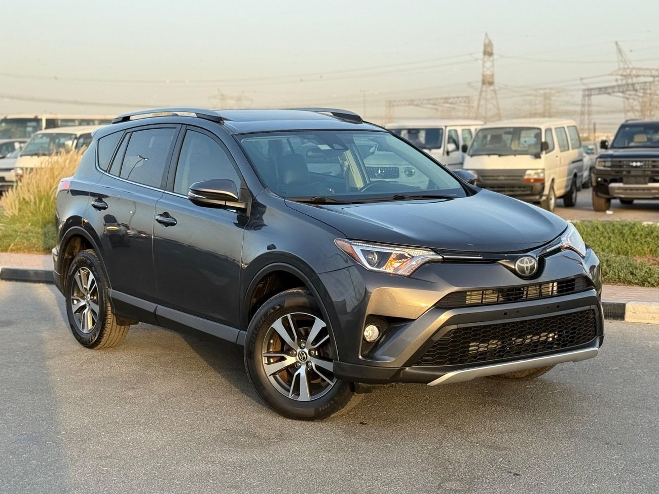 تويوتا راف ٤ XLE sunroof, leather seats Full Option