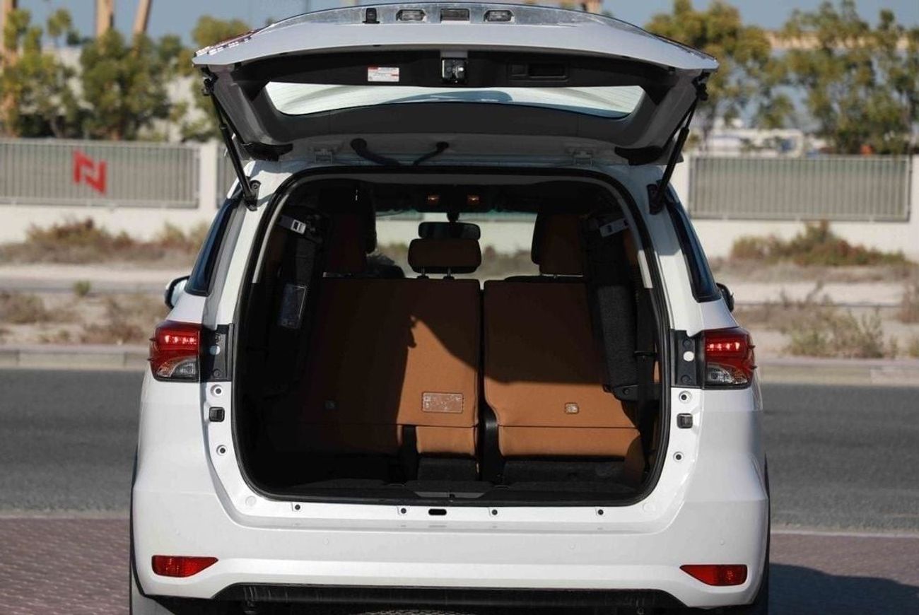 تويوتا فورتونر 2024 Toyota Fortuner GXR 4.0 - PLATINUM WHITE PEARL inside TAN | Export Only