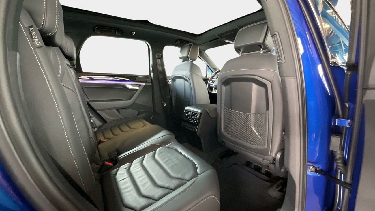 Volkswagen Touareg R-Line 3.0L 4WD R-Line | Guaranteed Warranty | 0 Down Payment