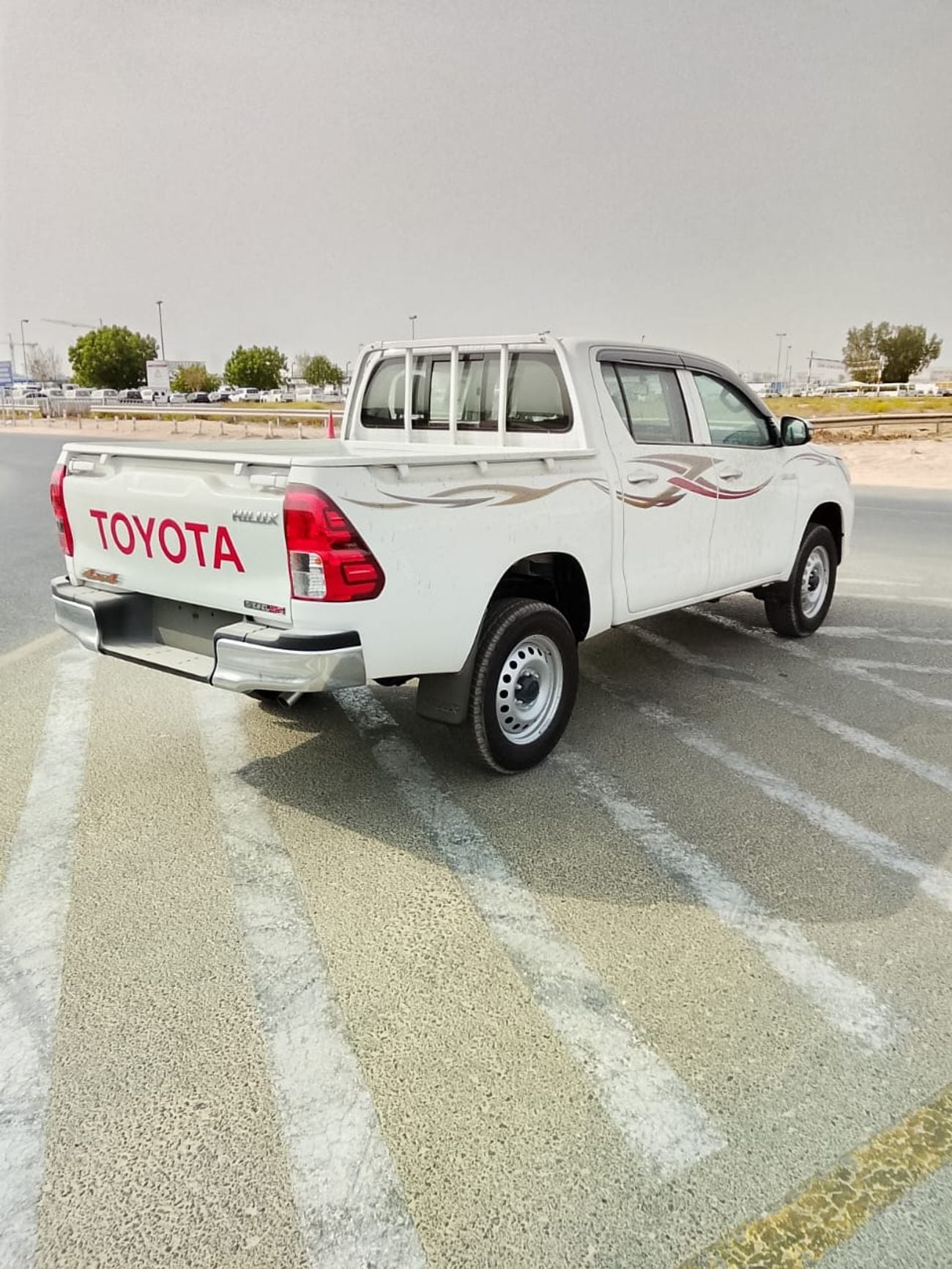 Toyota Hilux DLX Toyota Hilux 2.4 MT basic 4x4 2026 GCC