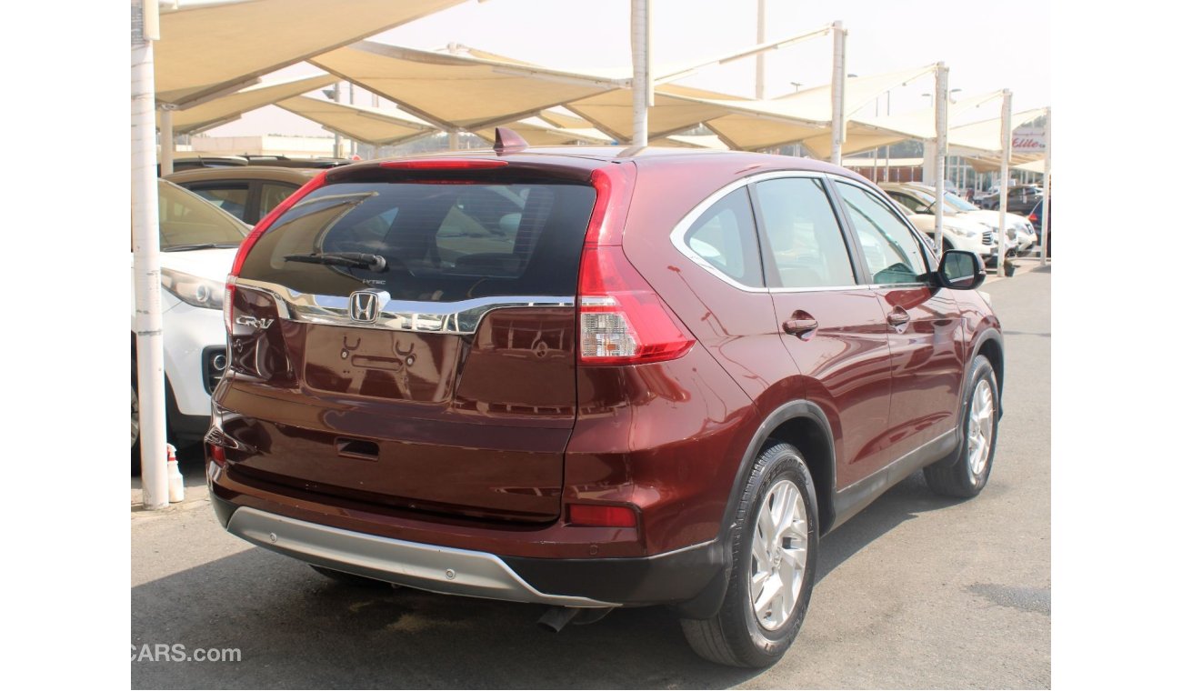 Honda CR-V ACCIDENTS FREE - GCC SPECS - CAR IS IN PERFECT CONDITION INSIDE OUT