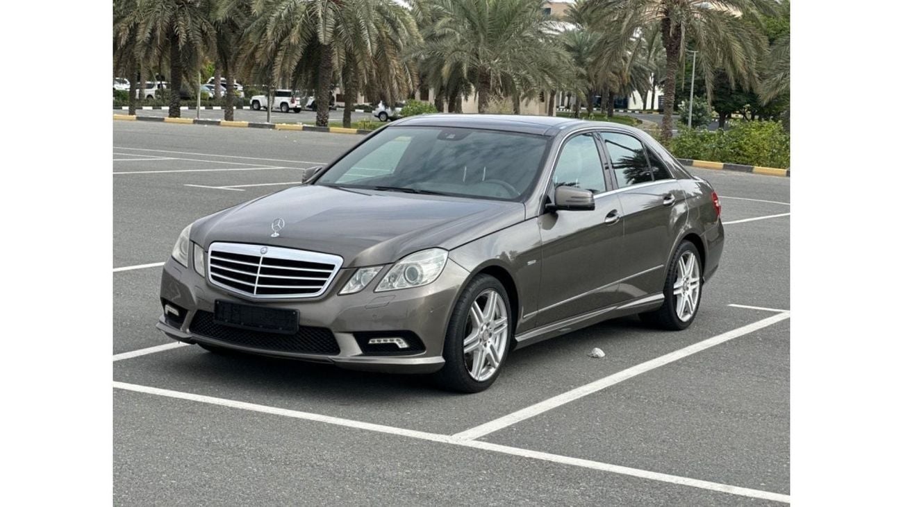 Mercedes-Benz E 250 MODEL 2010 GCC CAR PERFECT CONDITION INSIDE AND OUTSIDE FULL OPTION PANORAMIC ROOF LEATHER SEATS