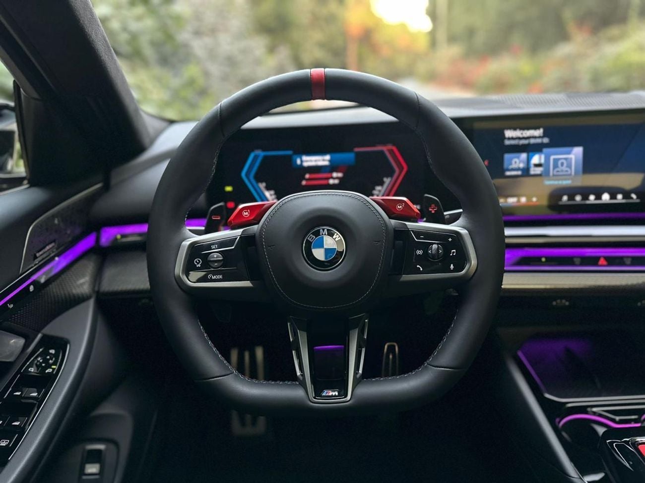 بي أم دبليو M5 2025 BMW M5 | 4.4L V8 Twin-Turbo | 717 HP | Plug-in Hybrid | Dark Navy Blue | 13000 KM | Like New