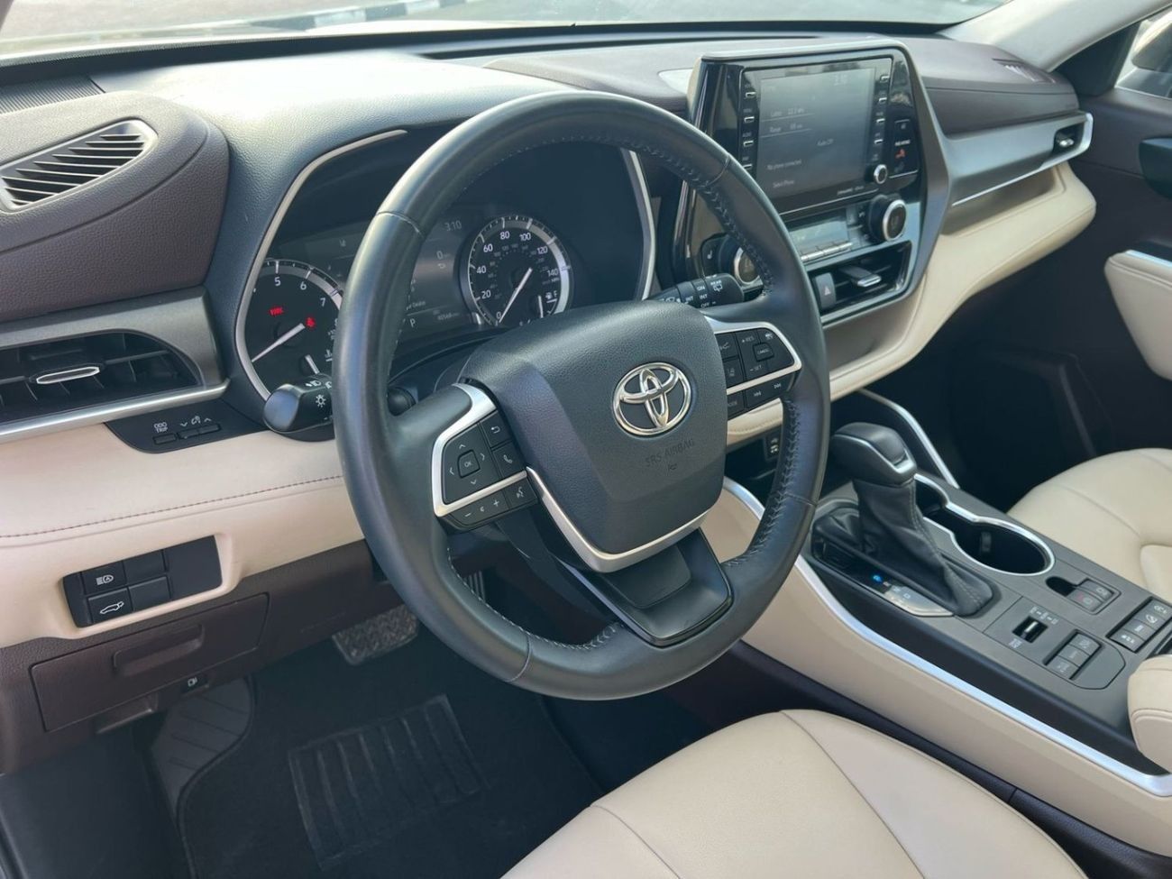 تويوتا هايلاندر 2022 TOYOTA HIGHLANDER XLE   3.5L V-6 //   4 WHEEL DRIVE 4X4 // SUNROOF //  PUSH START   // LEATHER