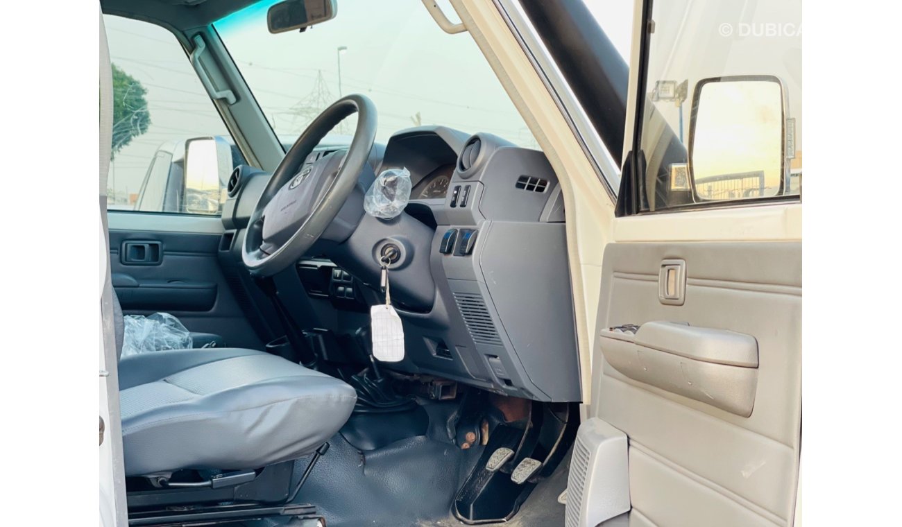 تويوتا لاند كروزر بيك آب Toyota Landcruiser pick up Diesel engine 2014 model  very clean and good condition