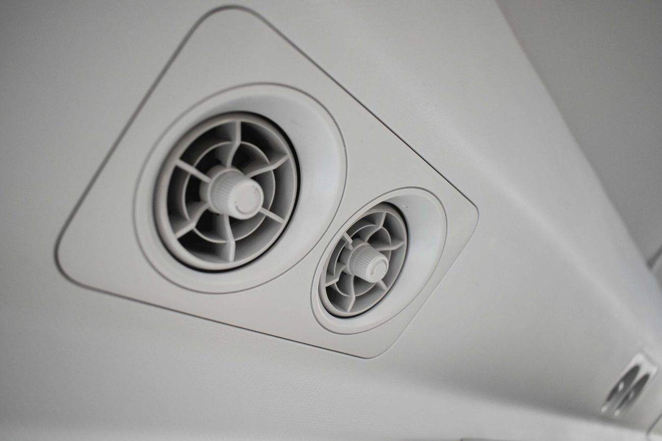 تويوتا كوستر 2.7L M/T (20 STR, NO BAGG RK, NO CURTAIN)