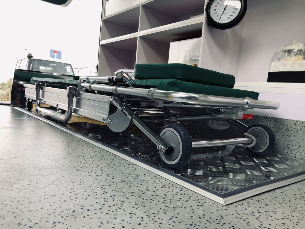 تويوتا هاياس GL DX V6 3.5L Petrol Ambulance Conversion