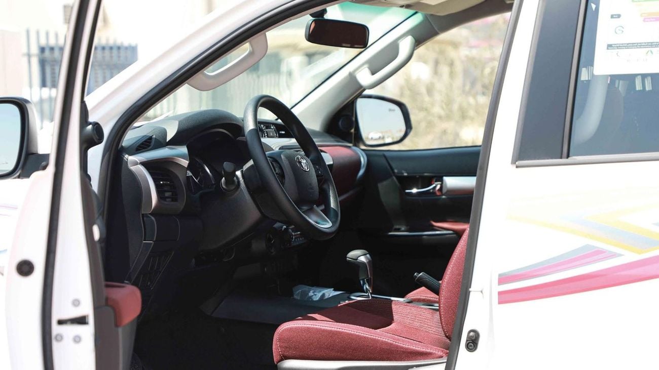 تويوتا هيلوكس 2.7L VVT‑i inline‑4 petrol (2TR‑FE), 4 door. 5 seats