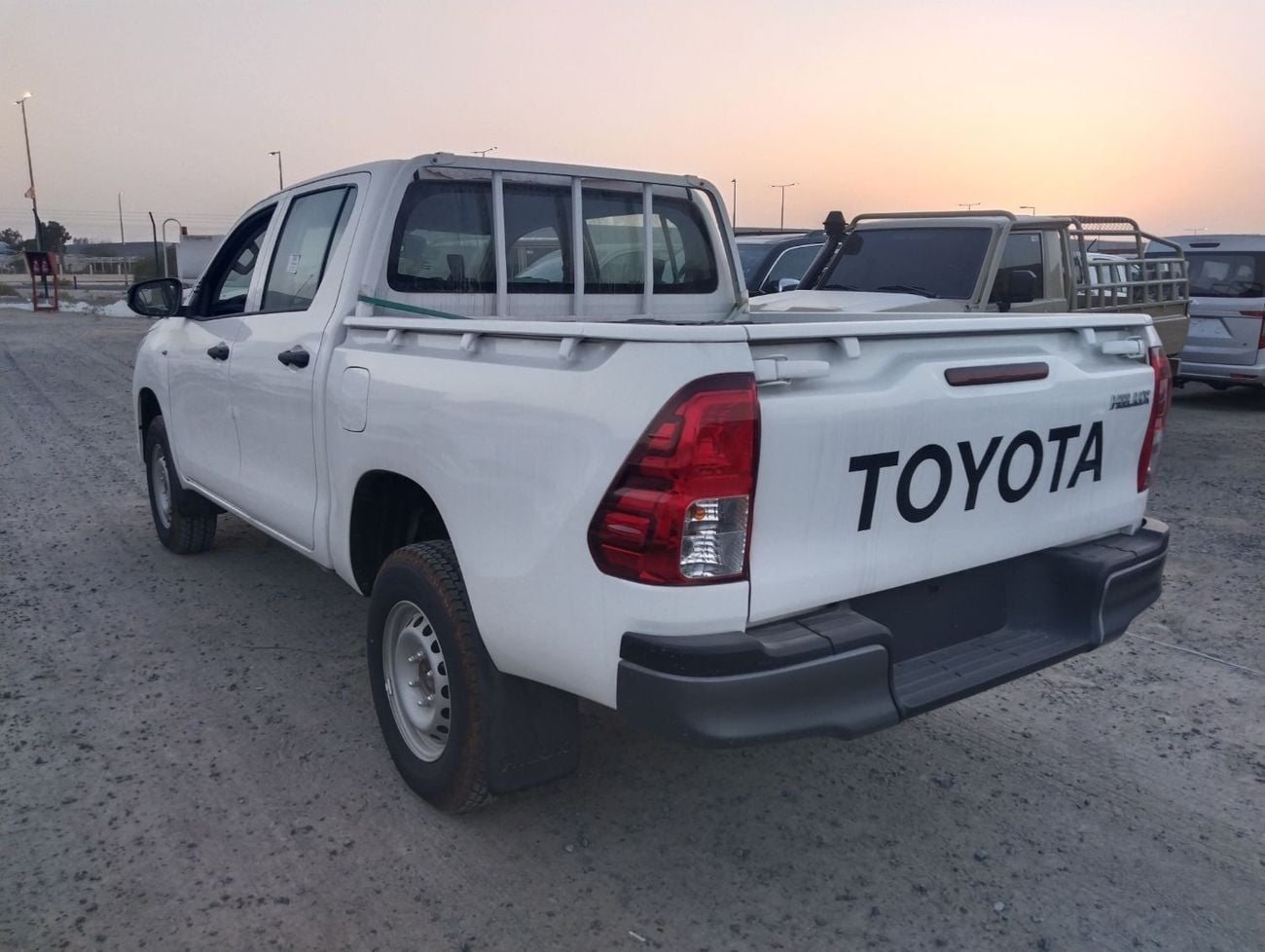 تويوتا هيلوكس GL Toyota Hilux Country Double Cab 4F 2.4L Manual Diesel | 03 Years Warranty