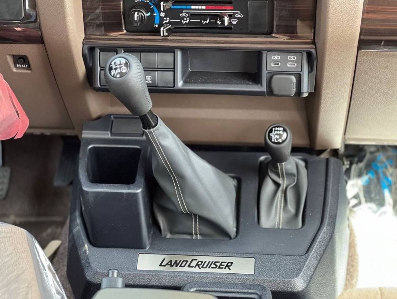 تويوتا لاند كروزر 70 LC76 4.0L PTR M/T // 2025 // HIGH OPTION WITH DVD & BACK CAMERA , POWER WINDOWS , COOL BOX // SPECIA