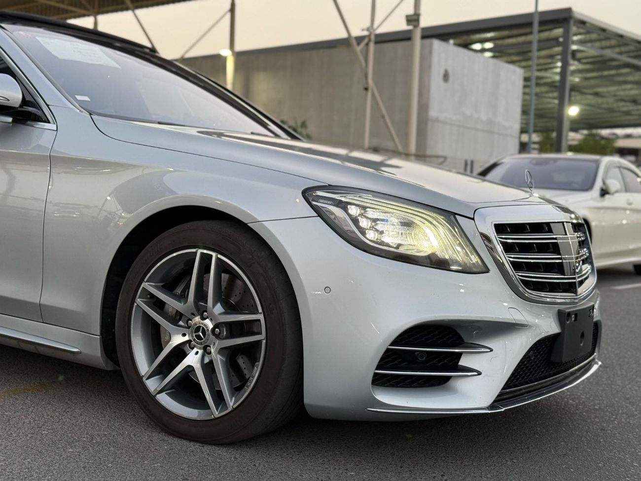 مرسيدس بنز S 560