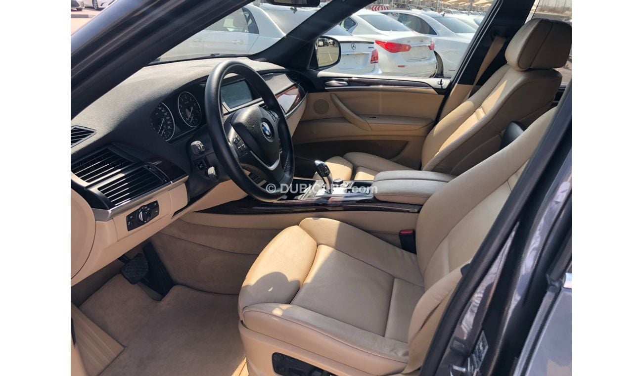 بي أم دبليو X5 موديل 2011 خليجي فل مواصفات بانوراما ومثبت سرعه وتحكم كهربي كامل ونظام صوت ممتاز و5 كاميرات