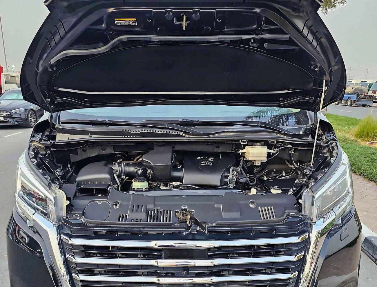 Toyota Granvia PREMIUM / FULL OPT/  ORG KMS/ ORG PAINT/ 2198 MONTHLY / LOT#8003492