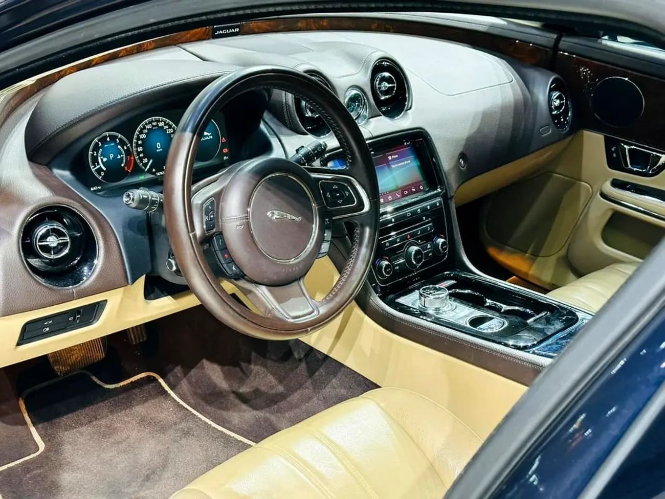 جاكوار XJ XJL GCC SPECS FULL OPTION RECENTLY SERVICE DONE FROM AGENCY 49K