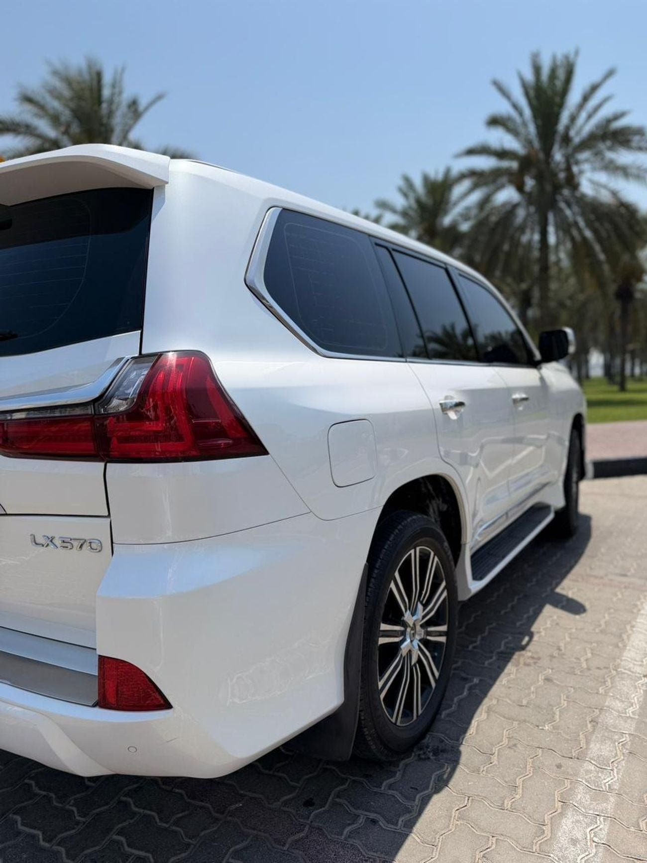Lexus LX570 Lexus LX 570 Years 2018 platinum v8 full loaded petrol