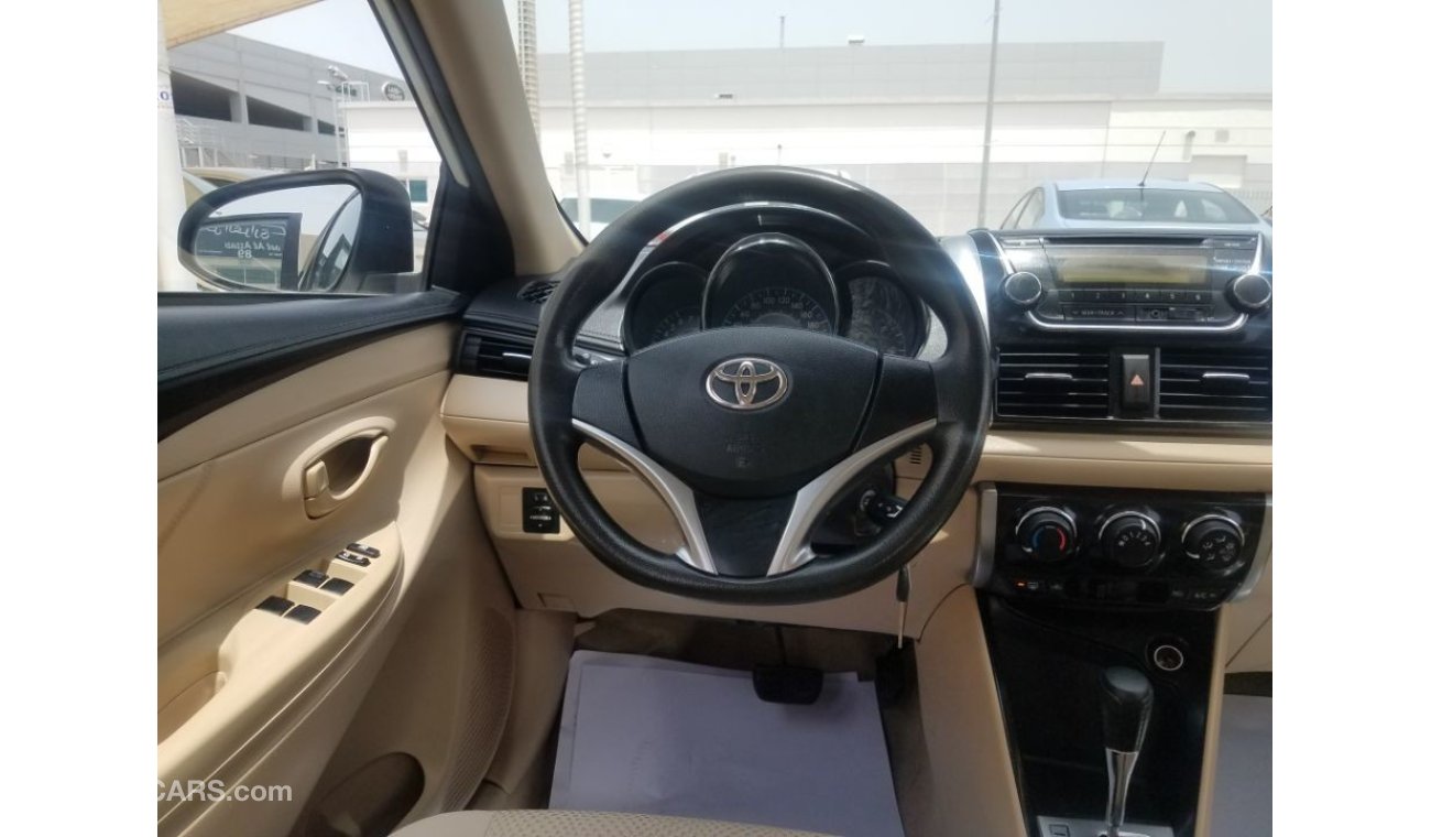 Toyota Yaris 2015 Gulf without accidents completely clean from the inside and outside and do not need any e